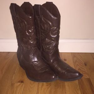 Brown cowgirl boots